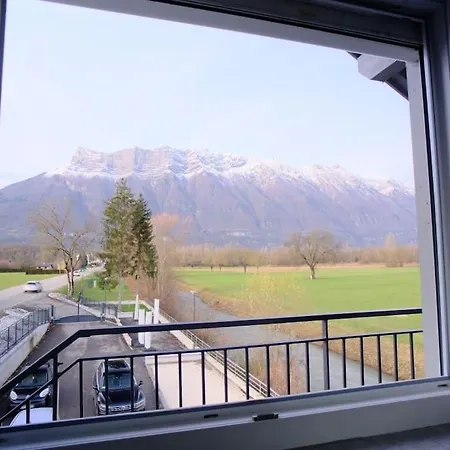 évasion Savoyarde, Entre Lacs Et Montagnes *